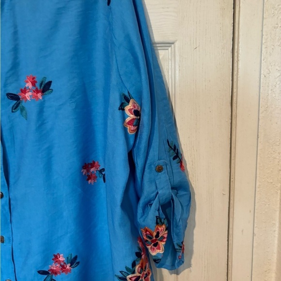 NWOT Kindred Floral Design Embroidered Blouse Button Down Front - Picture 4 of 5